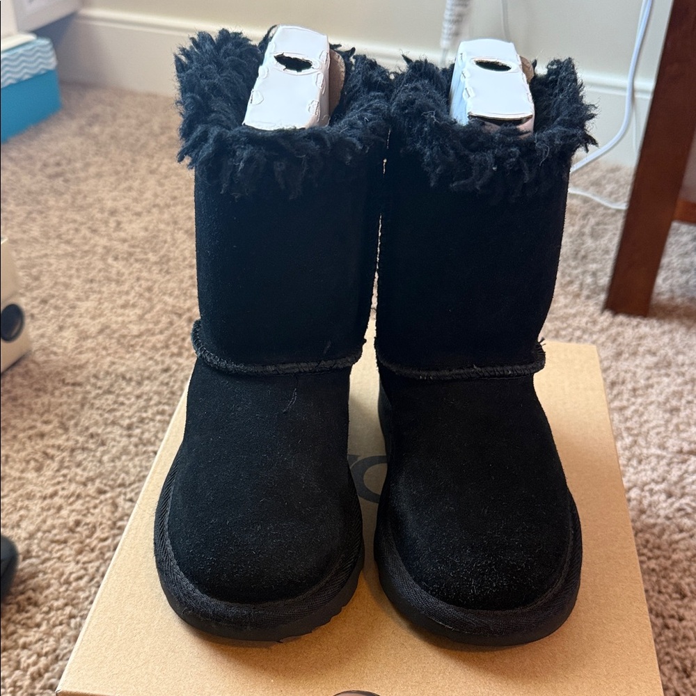 UGG Kids Bailey Bow Iridescent Leather Boots